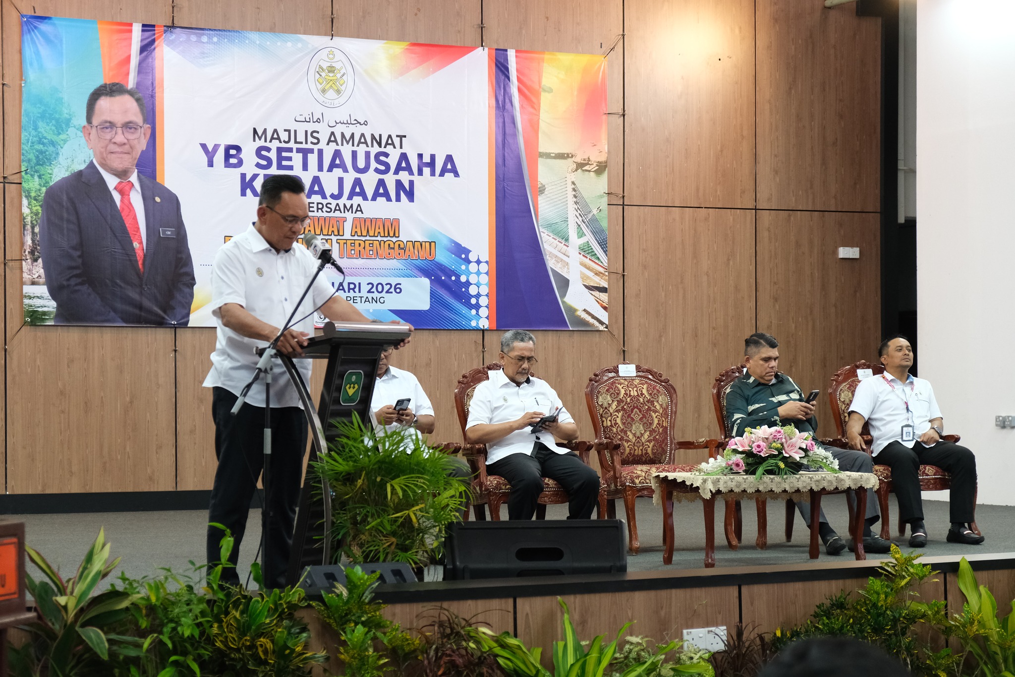 MAJLIS AMANAT YB DATO’ HAJI MOHD AZMI BIN MOHAMAD DAHAM, SETIAUSAHA KERAJAAN NEGERI TERENGGANU BERSAMA PENJAWAT AWAM DAERAH HULU TERENGGANU